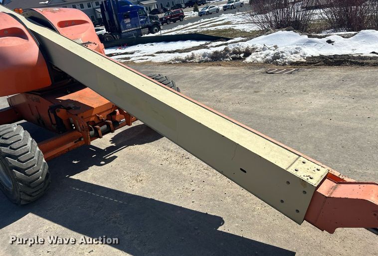 image for item DR4538 2005 JLG 400S  boom lift