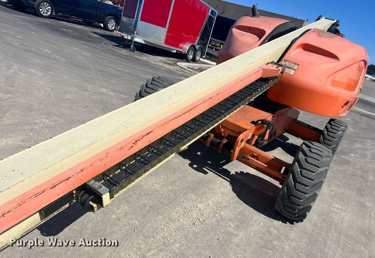 image for item DR4538 2005 JLG 400S  boom lift