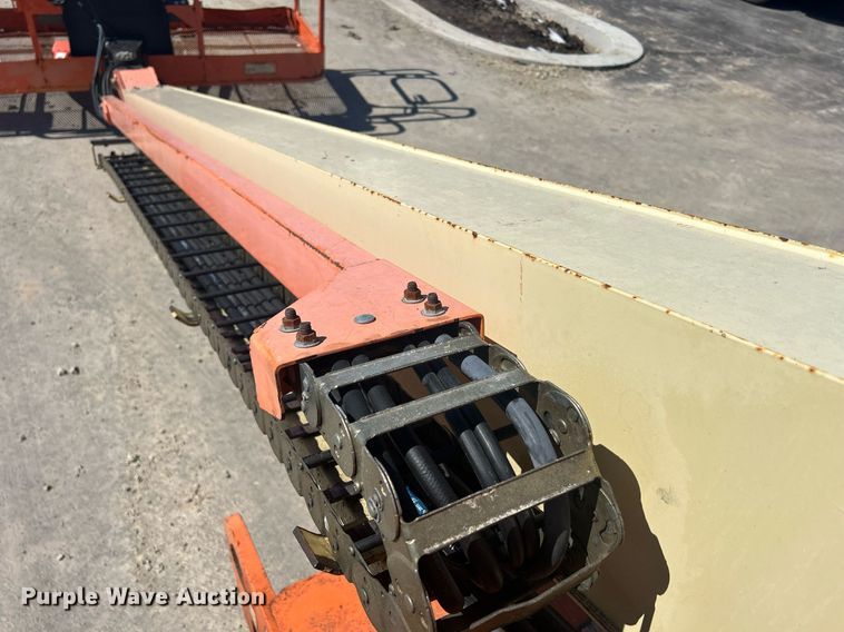 image for item DR4538 2005 JLG 400S  boom lift