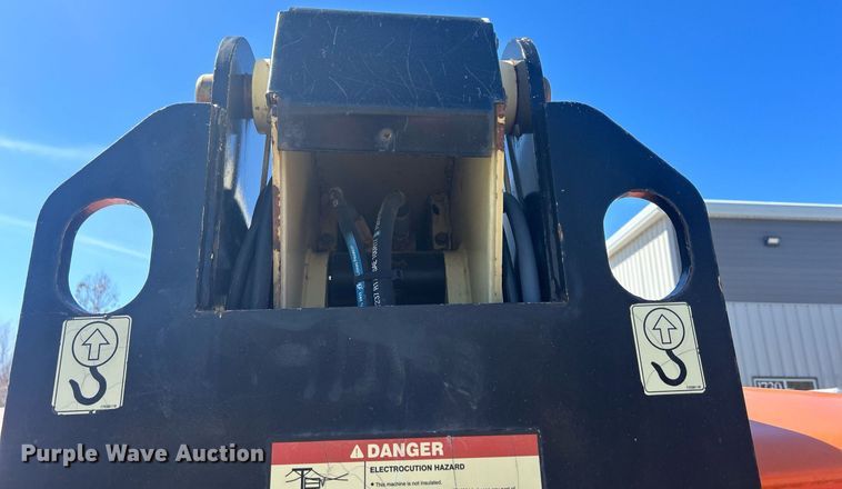 image for item DR4538 2005 JLG 400S  boom lift