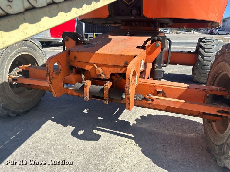 image for item DR4538 2005 JLG 400S  boom lift