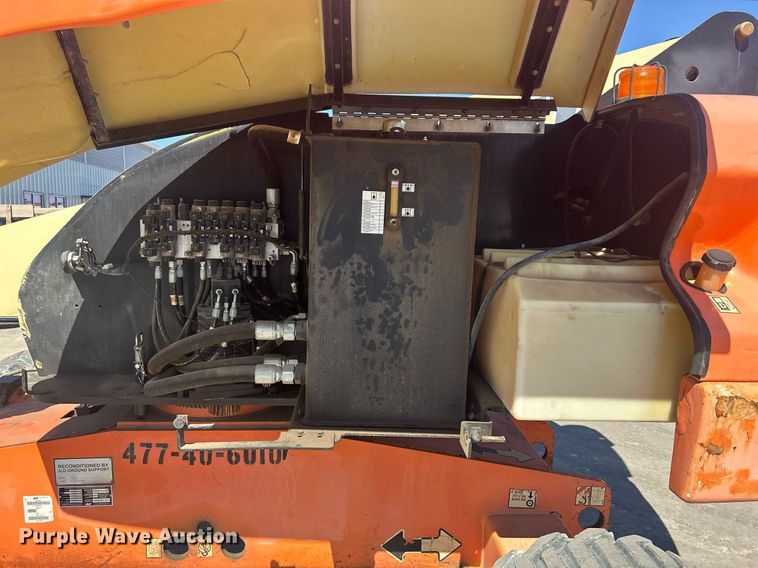 image for item DR4538 2005 JLG 400S  boom lift