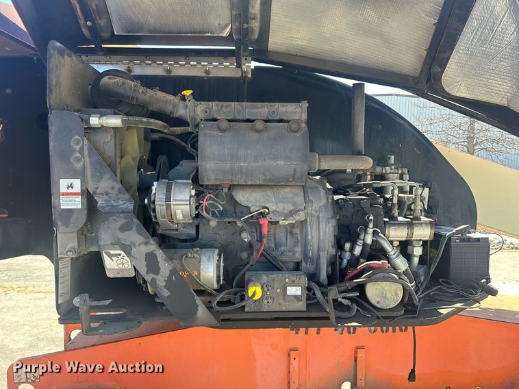 image for item DR4538 2005 JLG 400S  boom lift