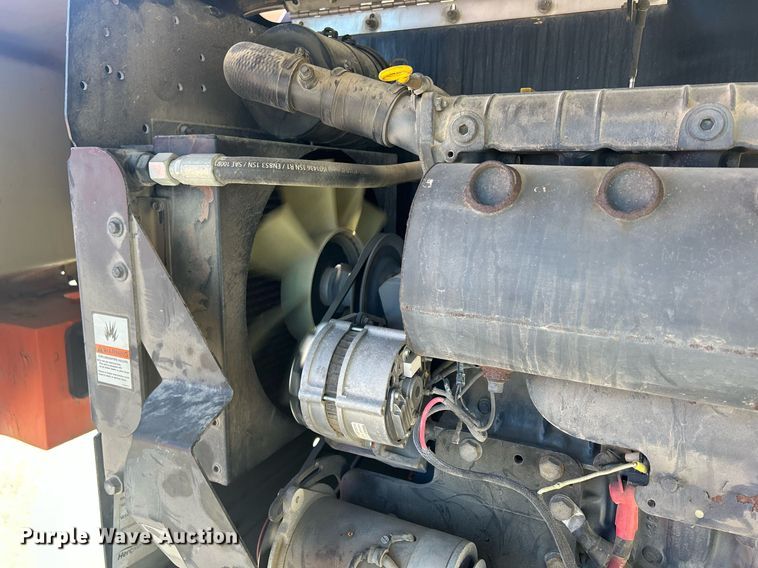 image for item DR4538 2005 JLG 400S  boom lift