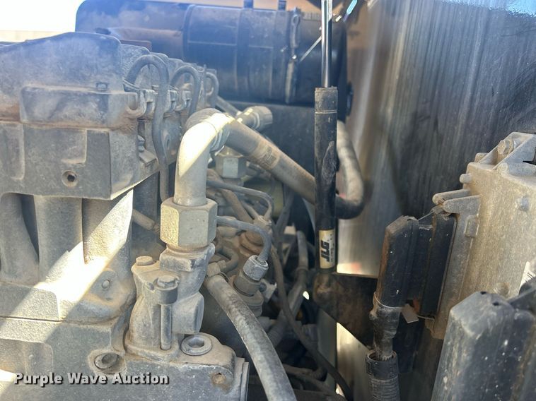 image for item DR4538 2005 JLG 400S  boom lift