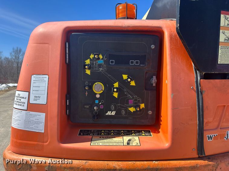 image for item DR4538 2005 JLG 400S  boom lift