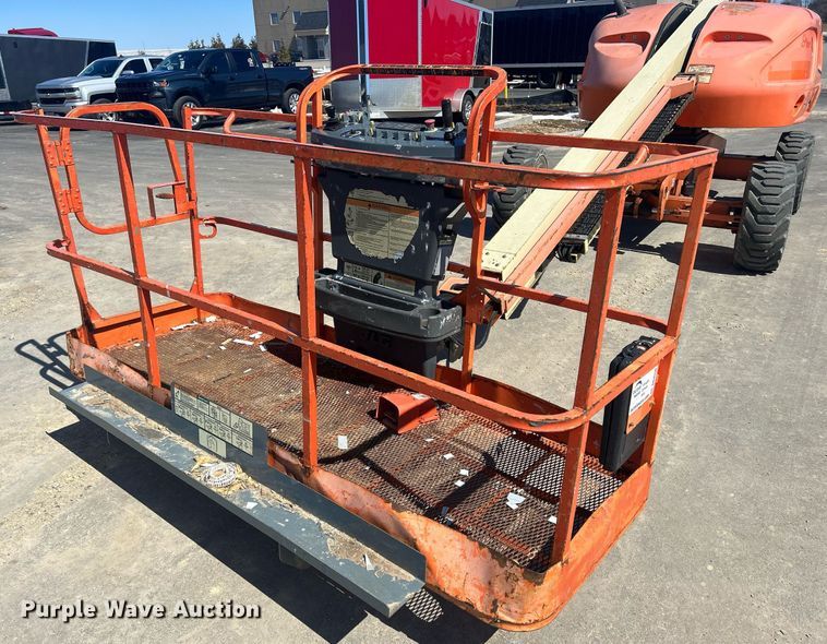 image for item DR4538 2005 JLG 400S  boom lift