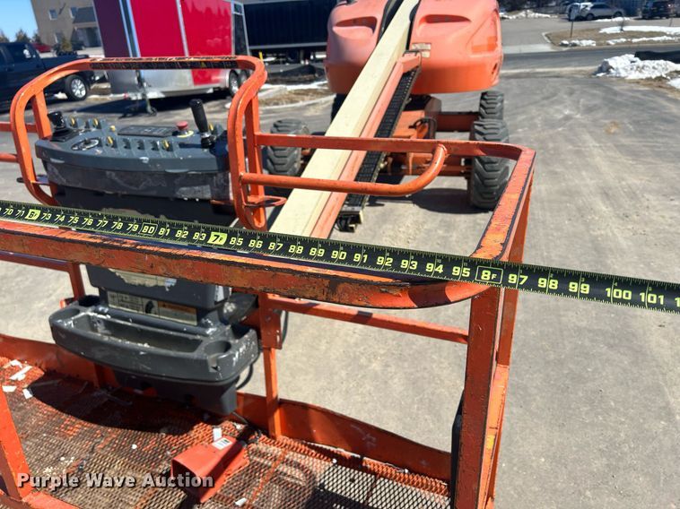 image for item DR4538 2005 JLG 400S  boom lift
