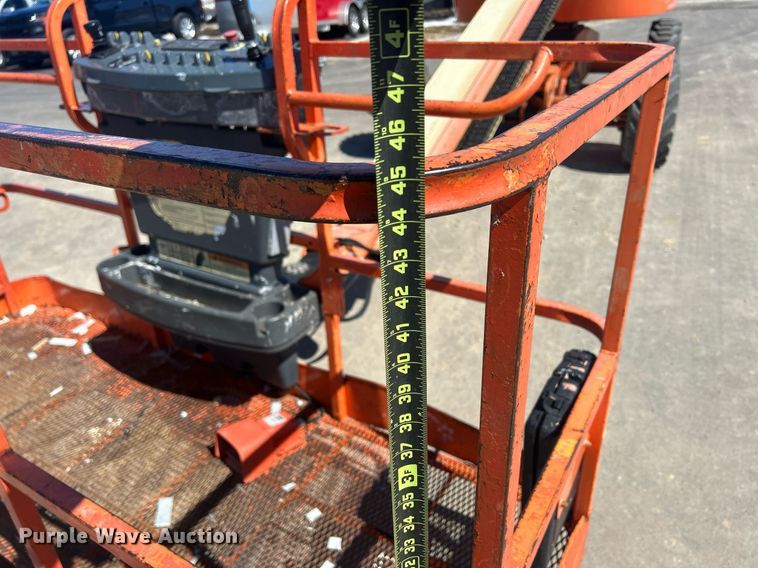 image for item DR4538 2005 JLG 400S  boom lift