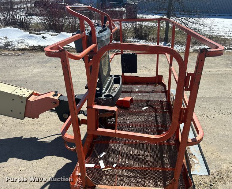 image for item DR4538 2005 JLG 400S  boom lift