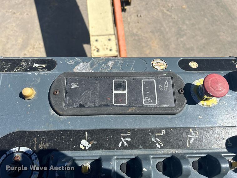 image for item DR4538 2005 JLG 400S  boom lift