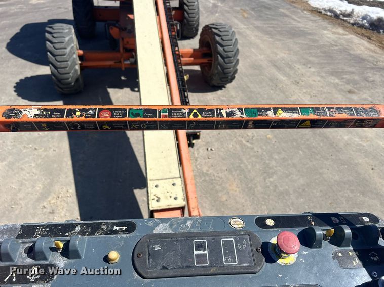 image for item DR4538 2005 JLG 400S  boom lift