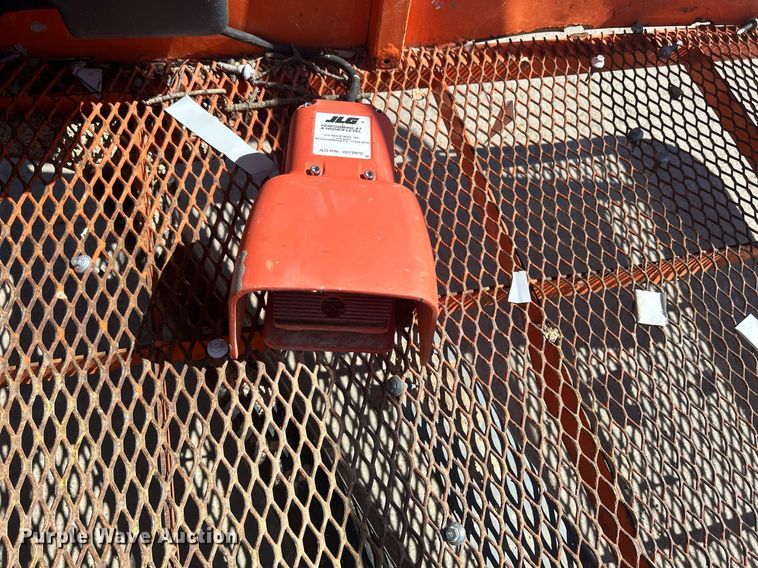 image for item DR4538 2005 JLG 400S  boom lift