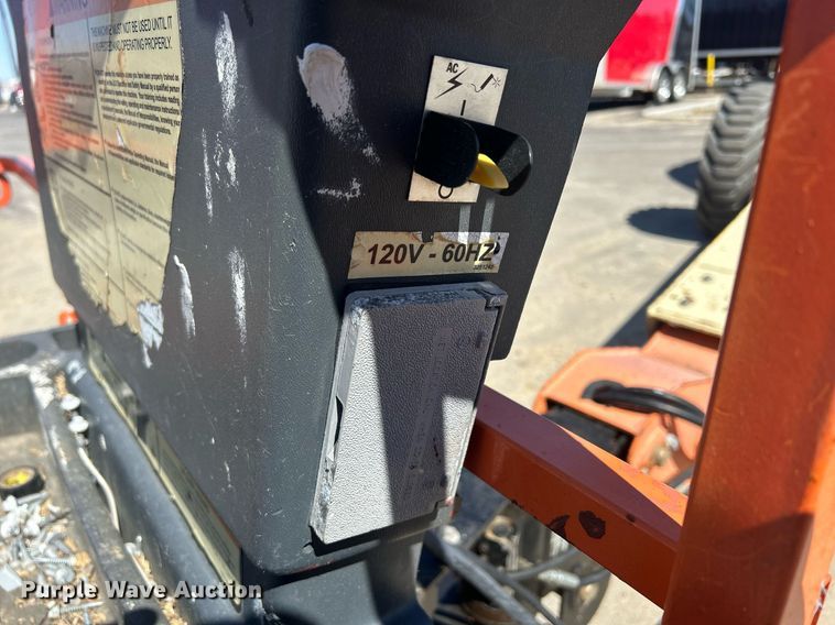 image for item DR4538 2005 JLG 400S  boom lift