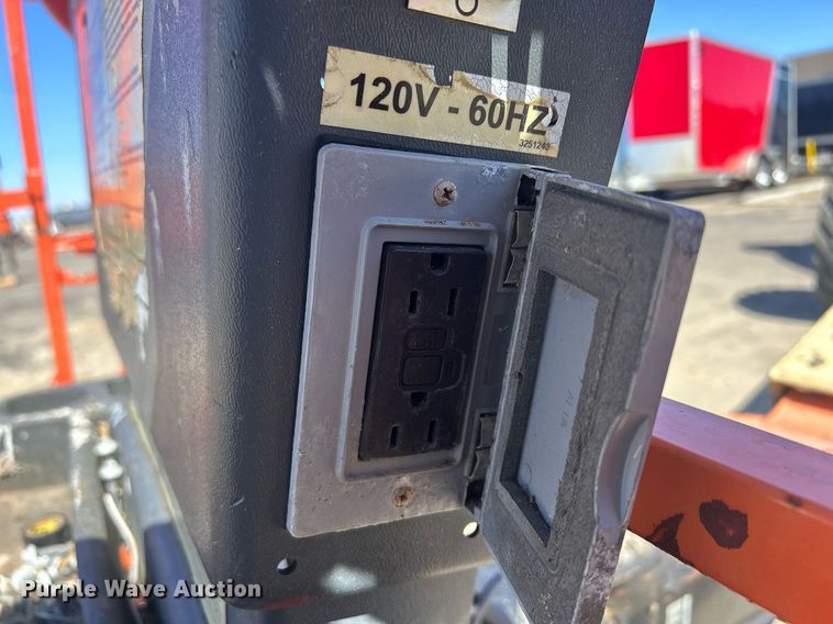 image for item DR4538 2005 JLG 400S  boom lift