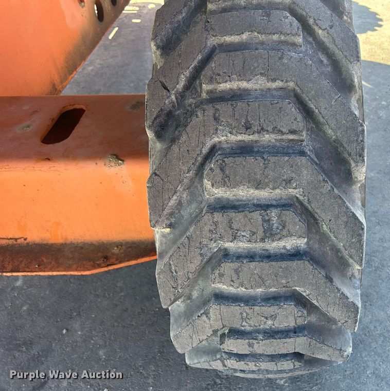 image for item DR4538 2005 JLG 400S  boom lift