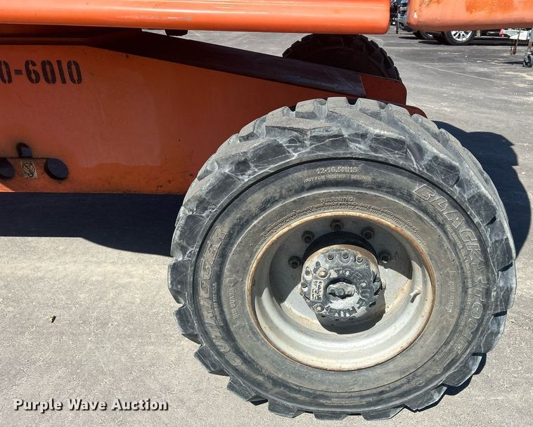 image for item DR4538 2005 JLG 400S  boom lift