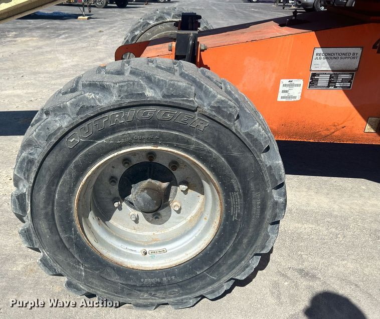 image for item DR4538 2005 JLG 400S  boom lift