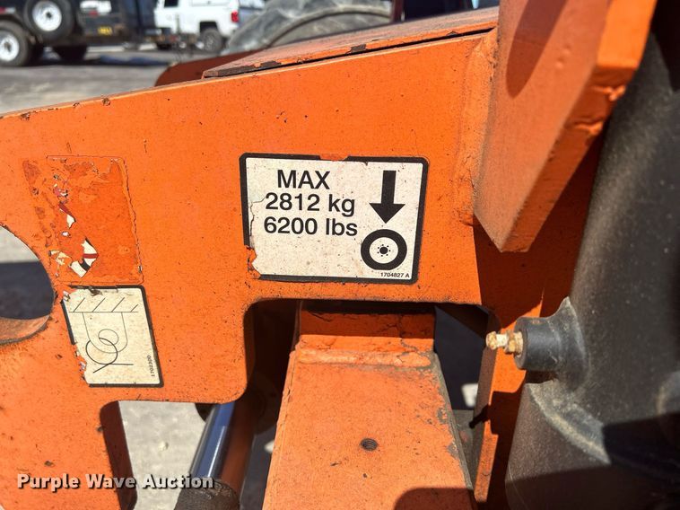 image for item DR4538 2005 JLG 400S  boom lift