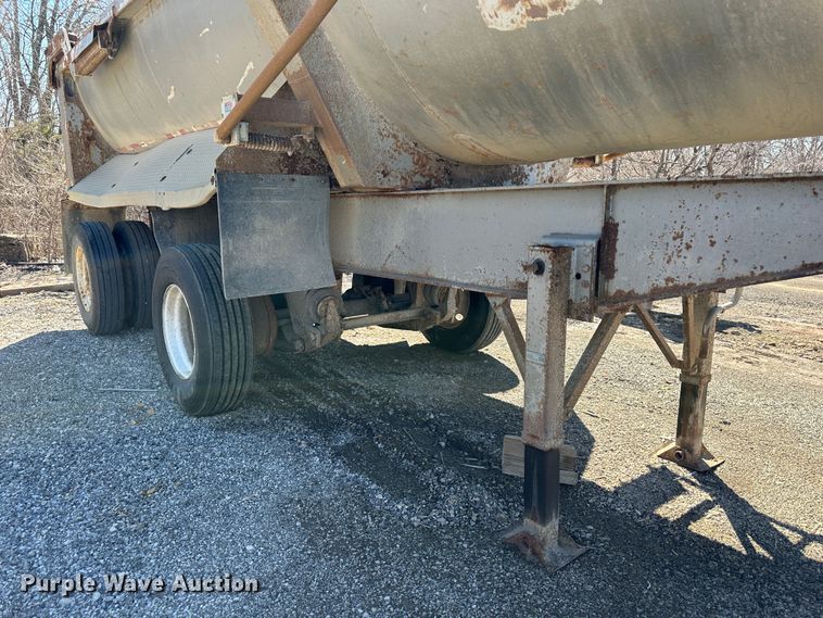 image for item DR5003 2003 Clement  end dump trailer