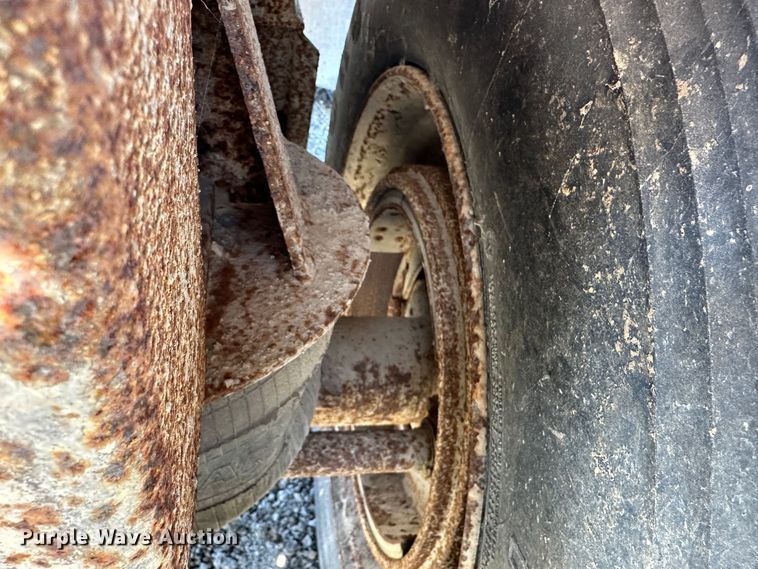 image for item DR5003 2003 Clement  end dump trailer