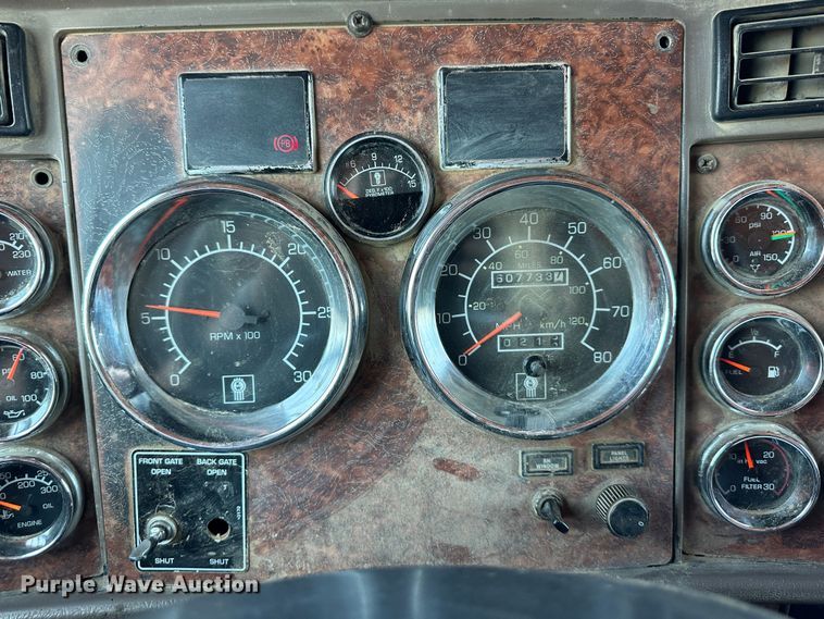 image for item DR5006 2004 Kenworth W900  dump truck