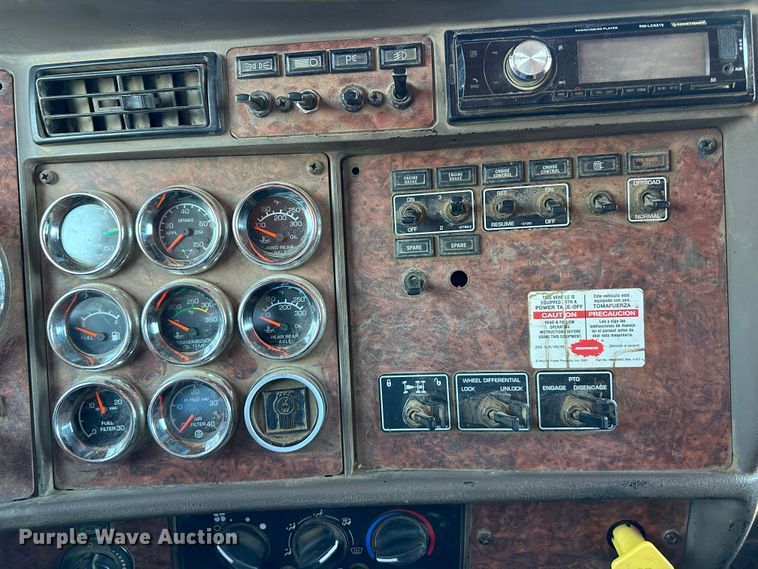 image for item DR5006 2004 Kenworth W900  dump truck