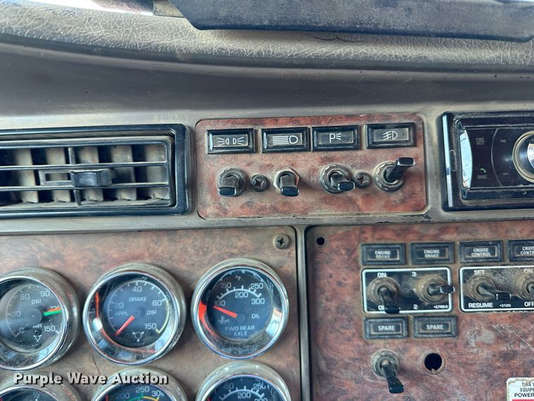 image for item DR5006 2004 Kenworth W900  dump truck