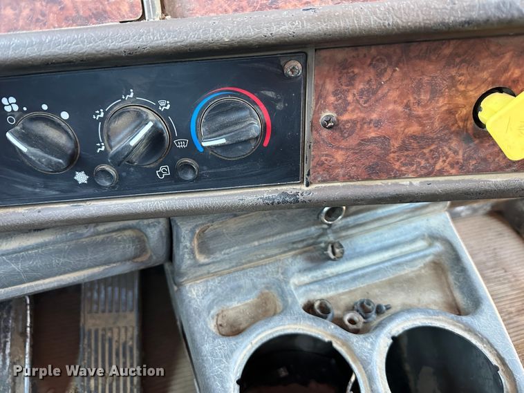 image for item DR5006 2004 Kenworth W900  dump truck