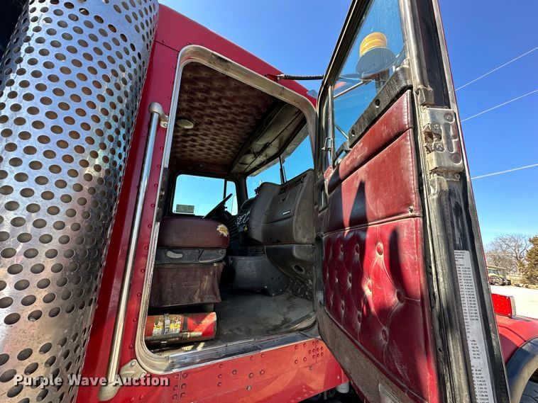 image for item DR5006 2004 Kenworth W900  dump truck