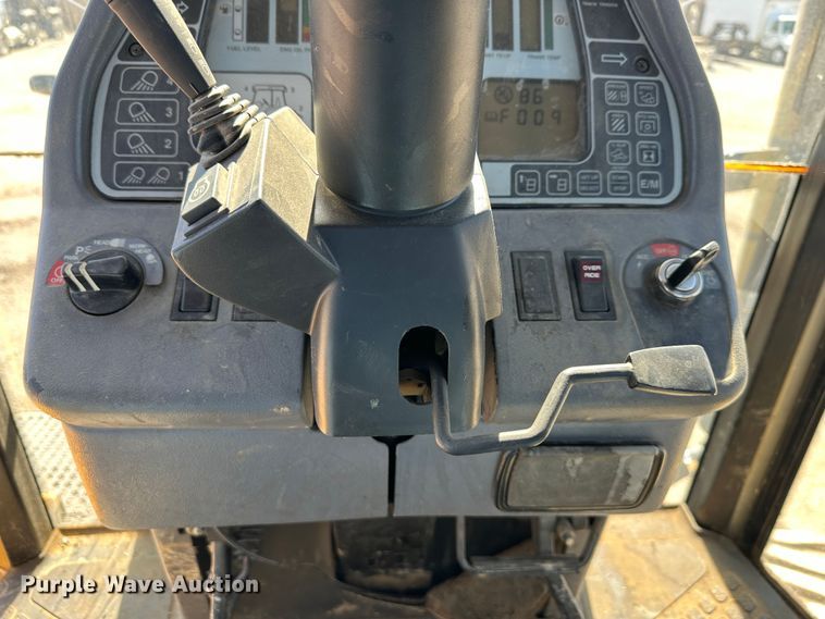 image for item DR5007 1995 Caterpillar Challenger 45  tractor