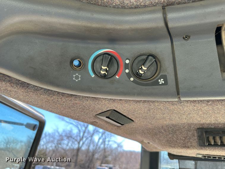 image for item DR5007 1995 Caterpillar Challenger 45  tractor