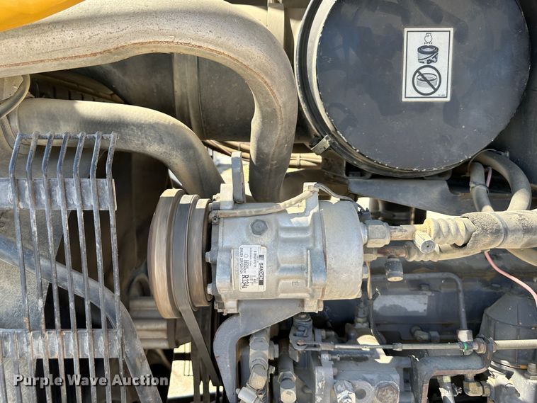 image for item DR5007 1995 Caterpillar Challenger 45  tractor