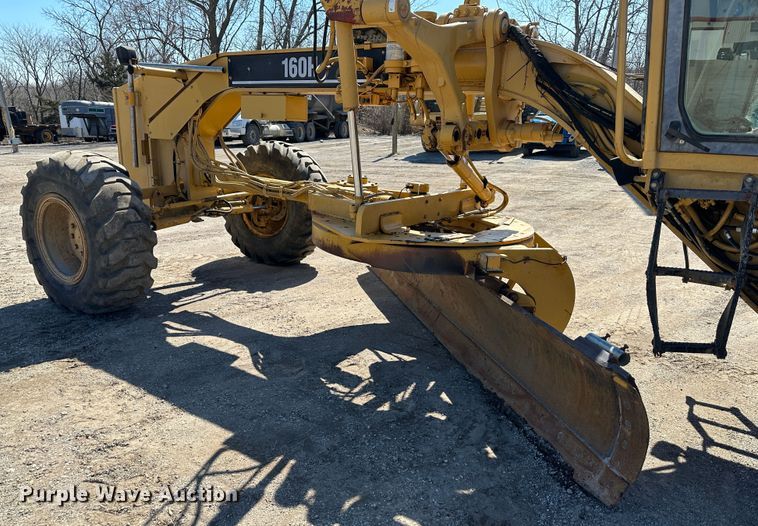 image for item DR5008 1999 Caterpillar 160H  motor grader