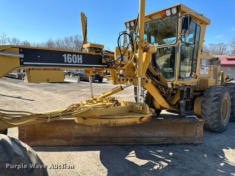 image for item DR5008 1999 Caterpillar 160H  motor grader