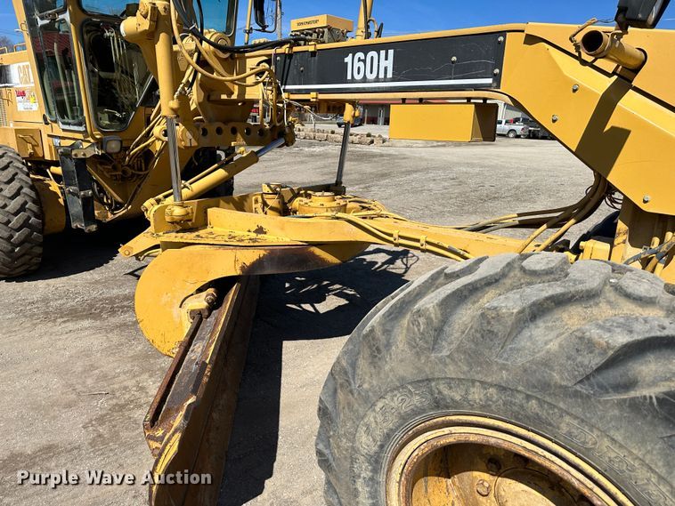 image for item DR5008 1999 Caterpillar 160H  motor grader