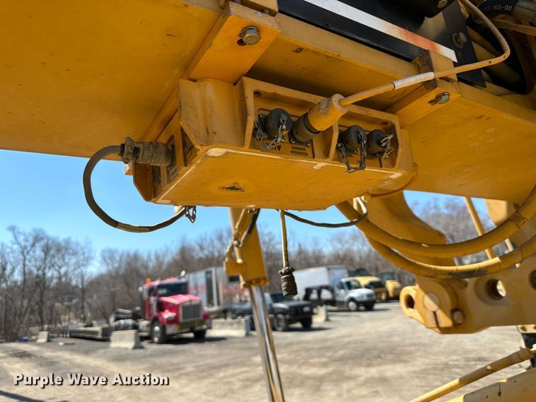 image for item DR5008 1999 Caterpillar 160H  motor grader