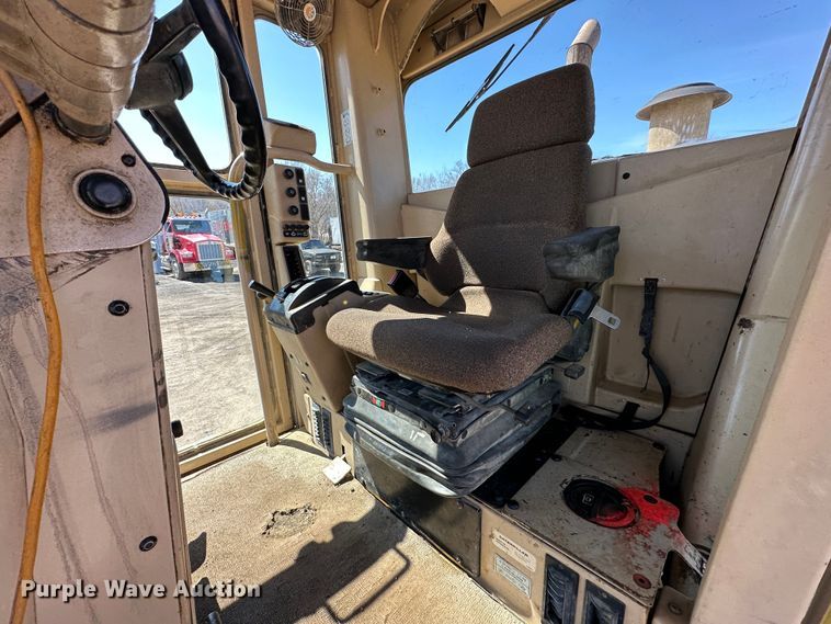 image for item DR5008 1999 Caterpillar 160H  motor grader