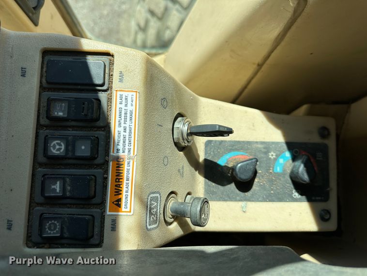 image for item DR5008 1999 Caterpillar 160H  motor grader