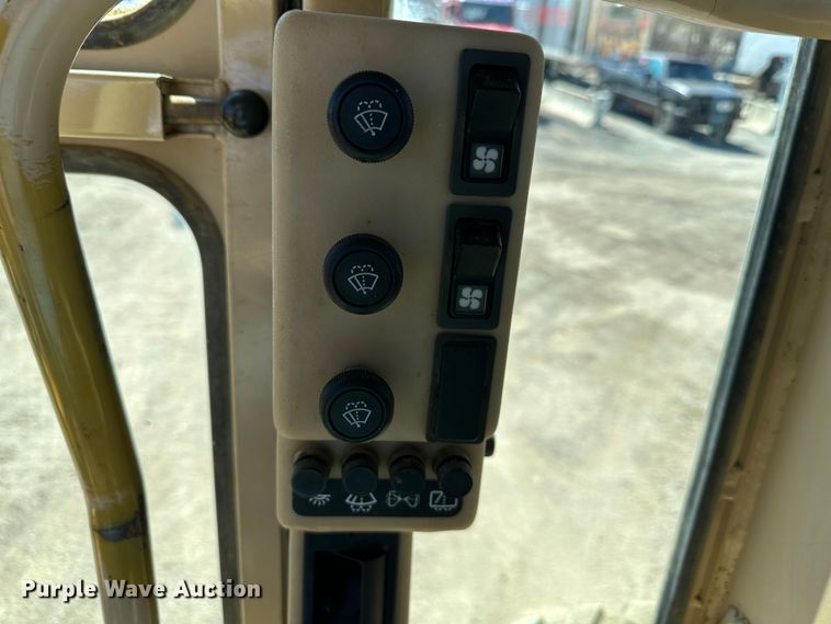 image for item DR5008 1999 Caterpillar 160H  motor grader