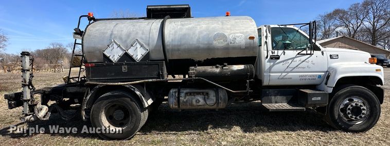 image for item DR5028 1998 GMC C7500  oil distributor truck