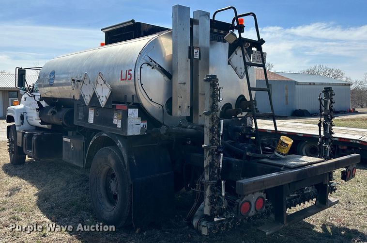 image for item DR5028 1998 GMC C7500  oil distributor truck