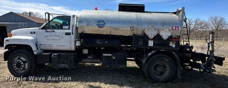 image for item DR5028 1998 GMC C7500  oil distributor truck