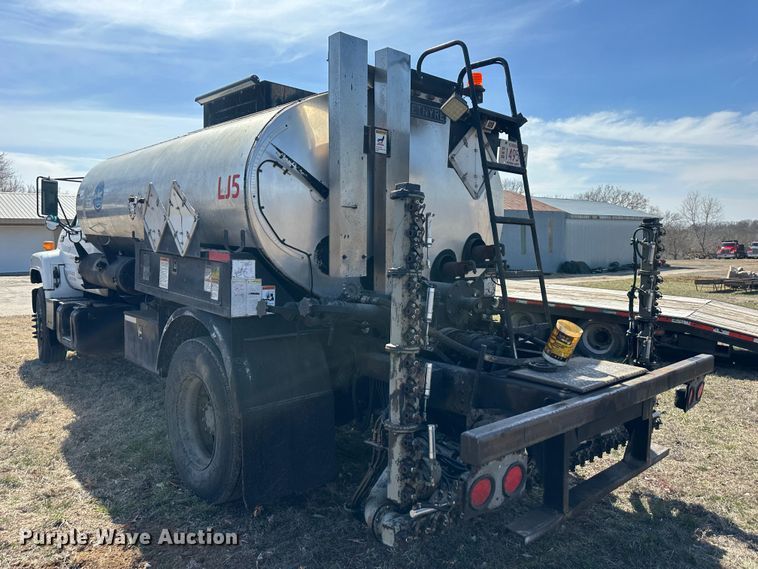 image for item DR5028 1998 GMC C7500  oil distributor truck