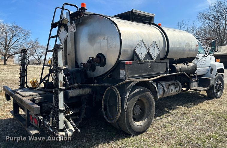 image for item DR5028 1998 GMC C7500  oil distributor truck