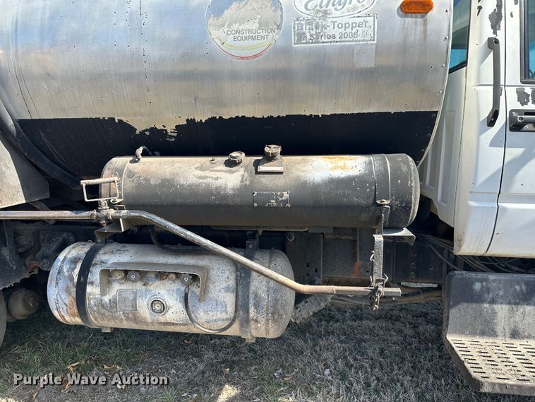 image for item DR5028 1998 GMC C7500  oil distributor truck