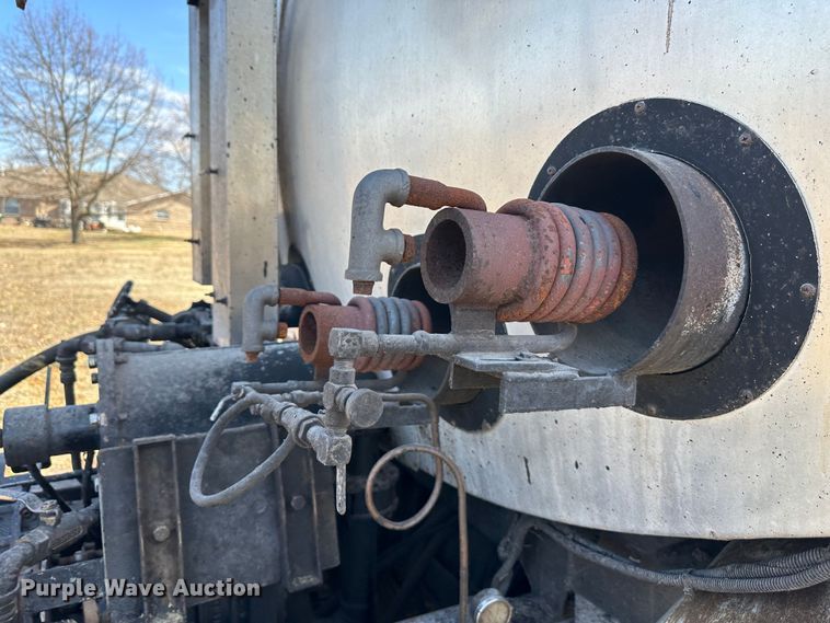 image for item DR5028 1998 GMC C7500  oil distributor truck