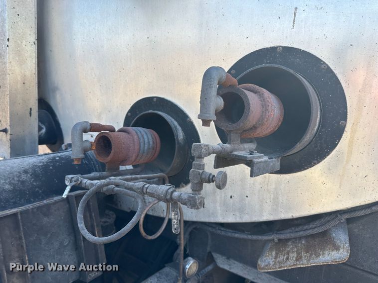 image for item DR5028 1998 GMC C7500  oil distributor truck