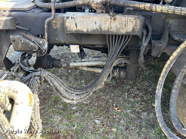 image for item DR5028 1998 GMC C7500  oil distributor truck