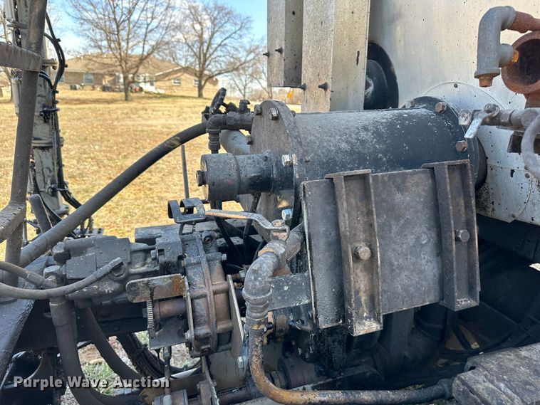 image for item DR5028 1998 GMC C7500  oil distributor truck